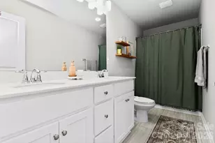 2017 Karen Woods Ln, Charlotte, NC 28216 - Photo 17