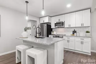 9243 Edgevale Dr, Charlotte, NC 28216 - Photo 7