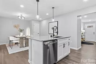 9243 Edgevale Dr, Charlotte, NC 28216 - Photo 9