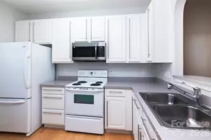 8348 Chaceview Ct, Charlotte, NC 28269 - Photo 9