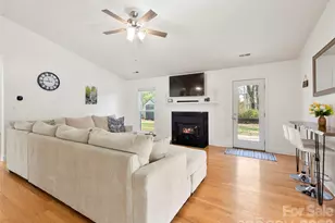 989 Thorncrest Ct, Fletcher, NC 28732 - Photo 3