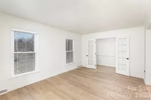 1627 Bonnie Ln, Charlotte, NC 28213 - Photo 5