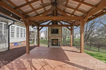 3909 Meadow Green Drive, Charlotte, NC 28269 - Photo 41