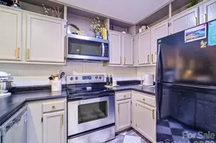 3300 Selwyn Farms Ln, Charlotte, NC 28209 - Photo 7