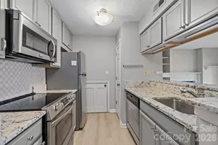 427 W 8th St, Charlotte, NC 28202 - Photo 11