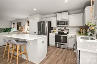 4246 Mackinnon Dr, Charlotte, NC 28214 - Photo 7