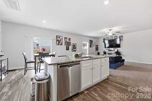 5330 Upton Pl, Charlotte, NC 28215 - Photo 15