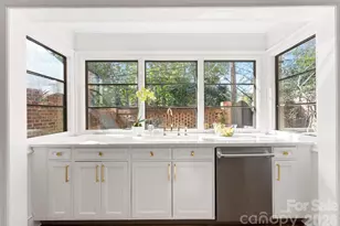 236 Perrin Pl, Charlotte, NC 28207 - Photo 13