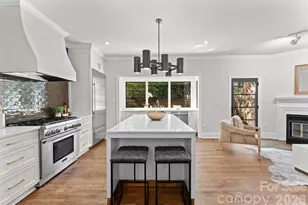 236 Perrin Pl, Charlotte, NC 28207 - Photo 9