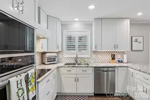 1601 Fleetwood Plaza, Hendersonville, NC 28739 - Photo 21