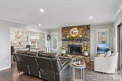 1601 Fleetwood Plaza, Hendersonville, NC 28739 - Photo 7