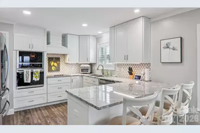 1601 Fleetwood Plaza, Hendersonville, NC 28739 - Photo 17