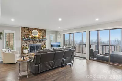 1601 Fleetwood Plaza, Hendersonville, NC 28739 - Photo 5