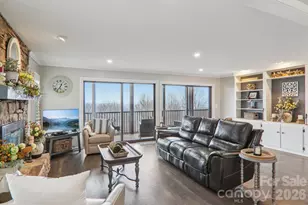 1601 Fleetwood Plaza, Hendersonville, NC 28739 - Photo 3