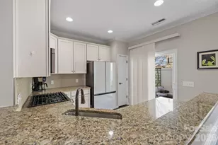 5916 Carrollton Ln, Charlotte, NC 28210 - Photo 9