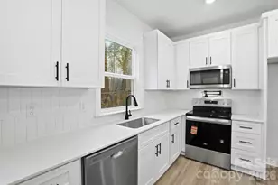 423 Queens Ct, Gastonia, NC 28052 - Photo 13