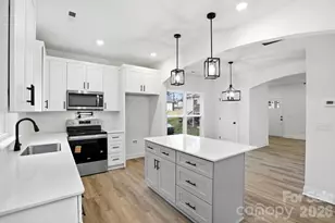 423 Queens Ct, Gastonia, NC 28052 - Photo 11