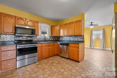 4820 Wordsworth Circle, Conover, NC 28613 - Photo 9