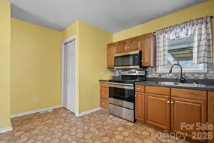 4820 Wordsworth Cir, Conover, NC 28613 - Photo 9