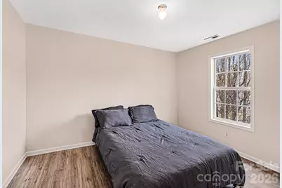 8601 Sawleaf Court, Charlotte, NC 28215 - Photo 17