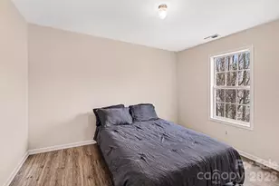 8601 Sawleaf Ct, Charlotte, NC 28215 - Photo 17