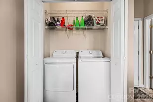 8601 Sawleaf Ct, Charlotte, NC 28215 - Photo 11