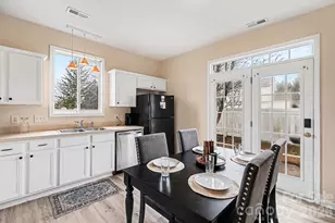 8601 Sawleaf Ct, Charlotte, NC 28215 - Photo 7