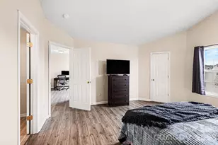 8601 Sawleaf Ct, Charlotte, NC 28215 - Photo 15