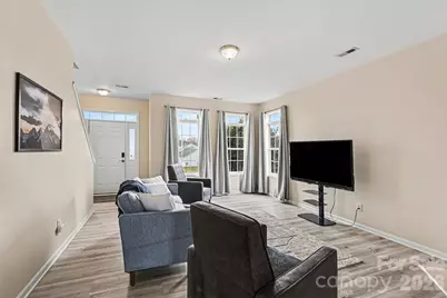 8601 Sawleaf Court, Charlotte, NC 28215 - Photo 5