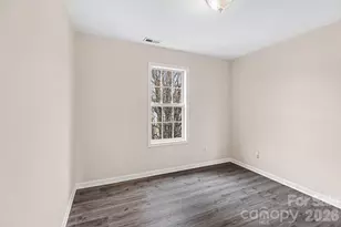 8601 Sawleaf Ct, Charlotte, NC 28215 - Photo 19