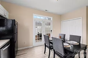 8601 Sawleaf Ct, Charlotte, NC 28215 - Photo 9