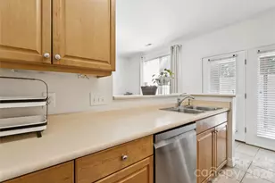 2428 Madison Green Dr, Gastonia, NC 28054 - Photo 5