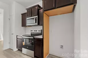 4511 Eaves Ln, Charlotte, NC 28215 - Photo 11