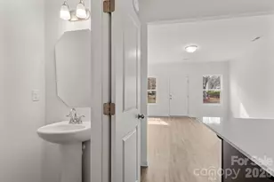 4511 Eaves Ln, Charlotte, NC 28215 - Photo 7