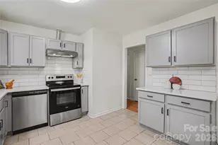 8205 Meadowind Cir, Charlotte, NC 28226 - Photo 9