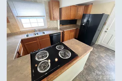 5735 Oak Drive, Charlotte, NC 28216 - Photo 7