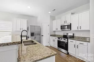 8203 Paw Valley Ln, Charlotte, NC 28214 - Photo 7