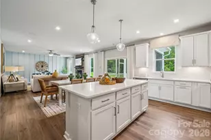 4146 Vis Pne Dr, Charlotte, NC 28215 - Photo 11