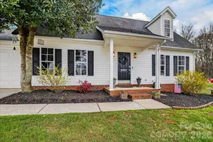 6107 Colchester Ln, Matthews, NC 28104 - Photo 3