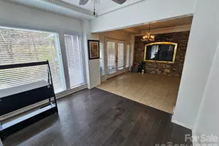 34 Landfair Ln, Hendersonville, NC 28792 - Photo 5