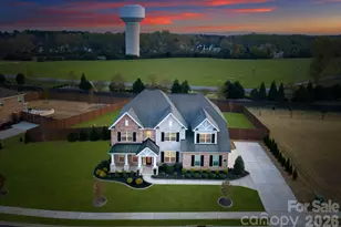 1053 Harlows Crossing Dr, Matthews, NC 28104 - Photo 3