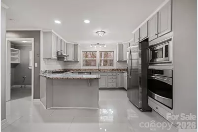 8101 Kerrybrook Circle, Charlotte, NC 28214 - Photo 5