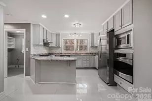 8101 Kerrybrook Cir, Charlotte, NC 28214 - Photo 5