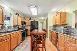 140 Eastwood Dr, Statesville, NC 28625 - Photo 3