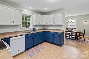 15 Asbury Cottage Dr, Candler, NC 28715 - Photo 9