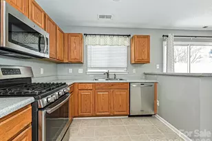 8627 Meadowmont View Dr, Charlotte, NC 28269 - Photo 13