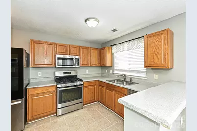 8627 Meadowmont View Drive, Charlotte, NC 28269 - Photo 9