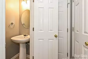 8627 Meadowmont View Dr, Charlotte, NC 28269 - Photo 11