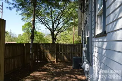 615 Charlotte Avenue, Statesville, NC 28677 - Photo 3