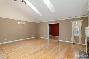 1109 Citation Cir, Hendersonville, NC 28739 - Photo 5